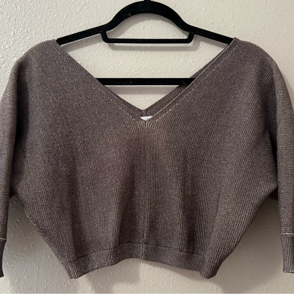 Brown Crop Top with V-Neck and 3/4 Sleeves